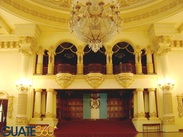 Salón de Recepciones en el Palacio Nacional de la Cultura
