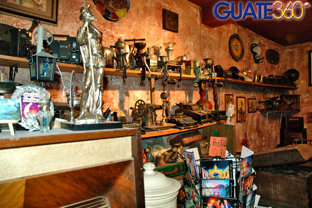 Antigüedades en el Café Luna