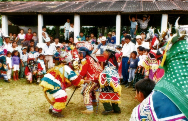 Fiestra tradicional de indígenas de Guatemala en Alta Verapaz