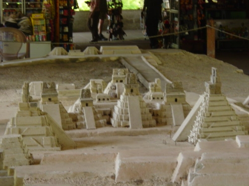 Maqueta del parque Arqueológico Tikal en Petén