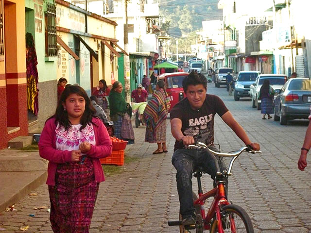 Las calles de San Juan Comalapa en Chimaltenango