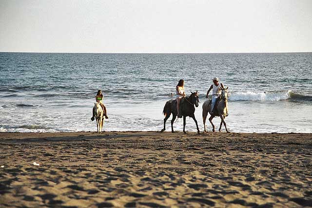 Las Playas de Monterrico y sus románticos paseos a caballo