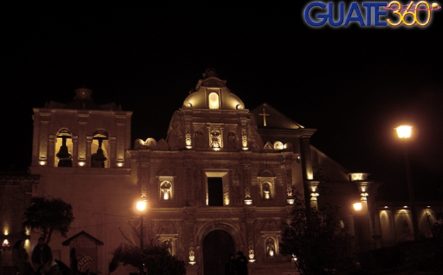 Vista nocturna de la Catedral de Quetzaltenango