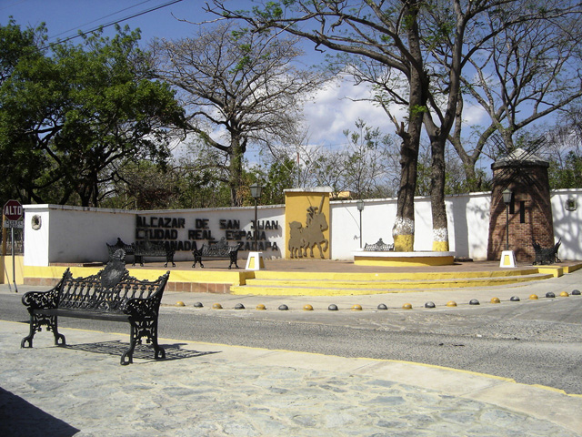 Foto de Zacapa y una de sus plazas