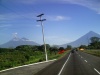 Volcán de Fuego y volcán de Agua desde la carretera