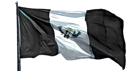 Bandera de Guatemala, de luto en las fiestas de Independencia