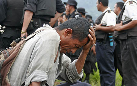Imagen de desalojo en Guatemala. Mimundo.org