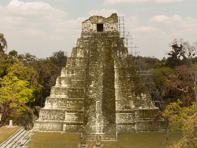 Gran Jaguar de Tikal en Guatemala, con graves daños.