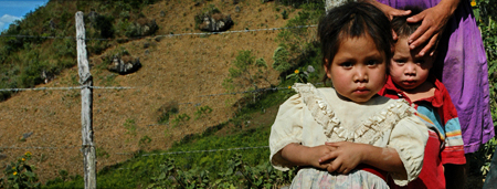 Pequeños guatemaltecos soñando con un poco de amor