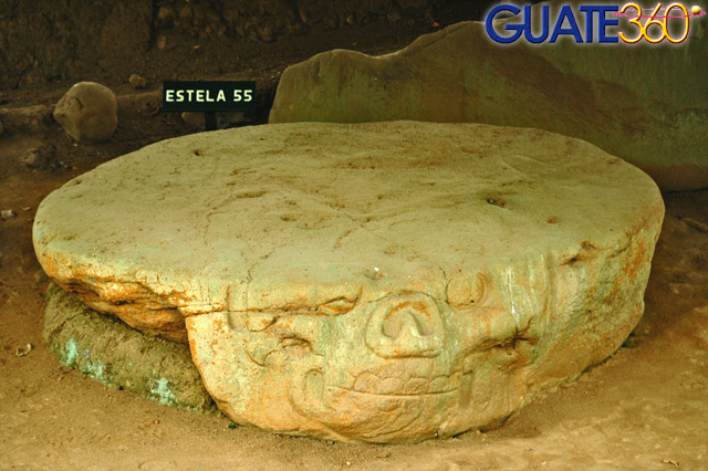 Base de piedra con inscripciones en la cual se llevaban a cabo ceremonias