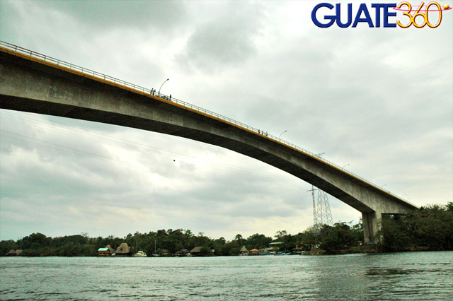 Curioso ángulo del puente del Río Dulce