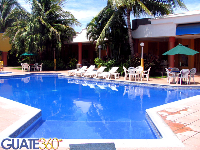 Piscina del hotel