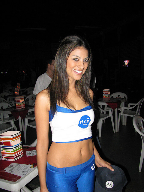 Chica de Guatemala sonriendo a la camara