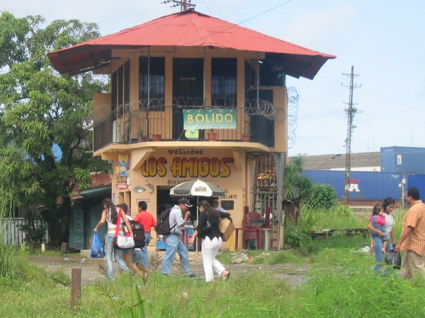 KIOSCO EN ESTACION FERREA PUERTO BARRIOS