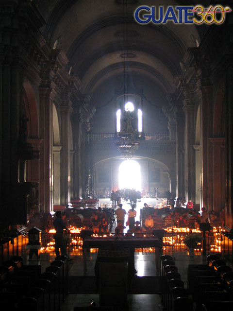 Interior de la basílica