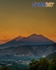 Volcanes de Fuego y Acatenango como testigos del amanecer en La Antigua Guatemala